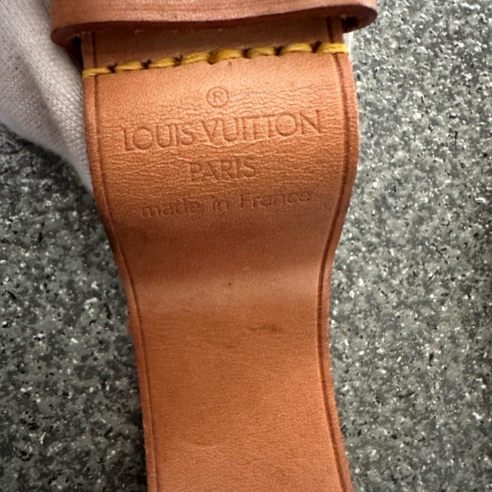 LOUIS VUITTON
Vachetta Luggage Tag : Poignet Set - Picture 7 of 15